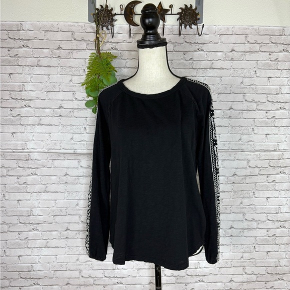 Mododoc Black Embroidered Ikat Sleeve Long Sleeve Tee - Picture 2 of 5
